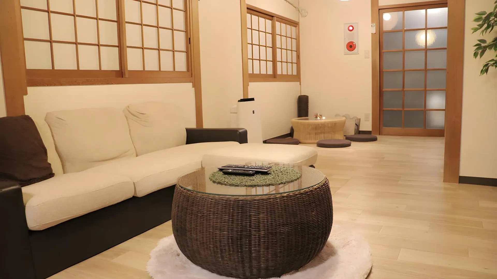 別荘 大阪市 Renewal 天神橋筋六丁目駅徒歩2分 屋上テラス付き一軒家 天満居酒屋街2分 梅田10分 難波15分ヴィラ